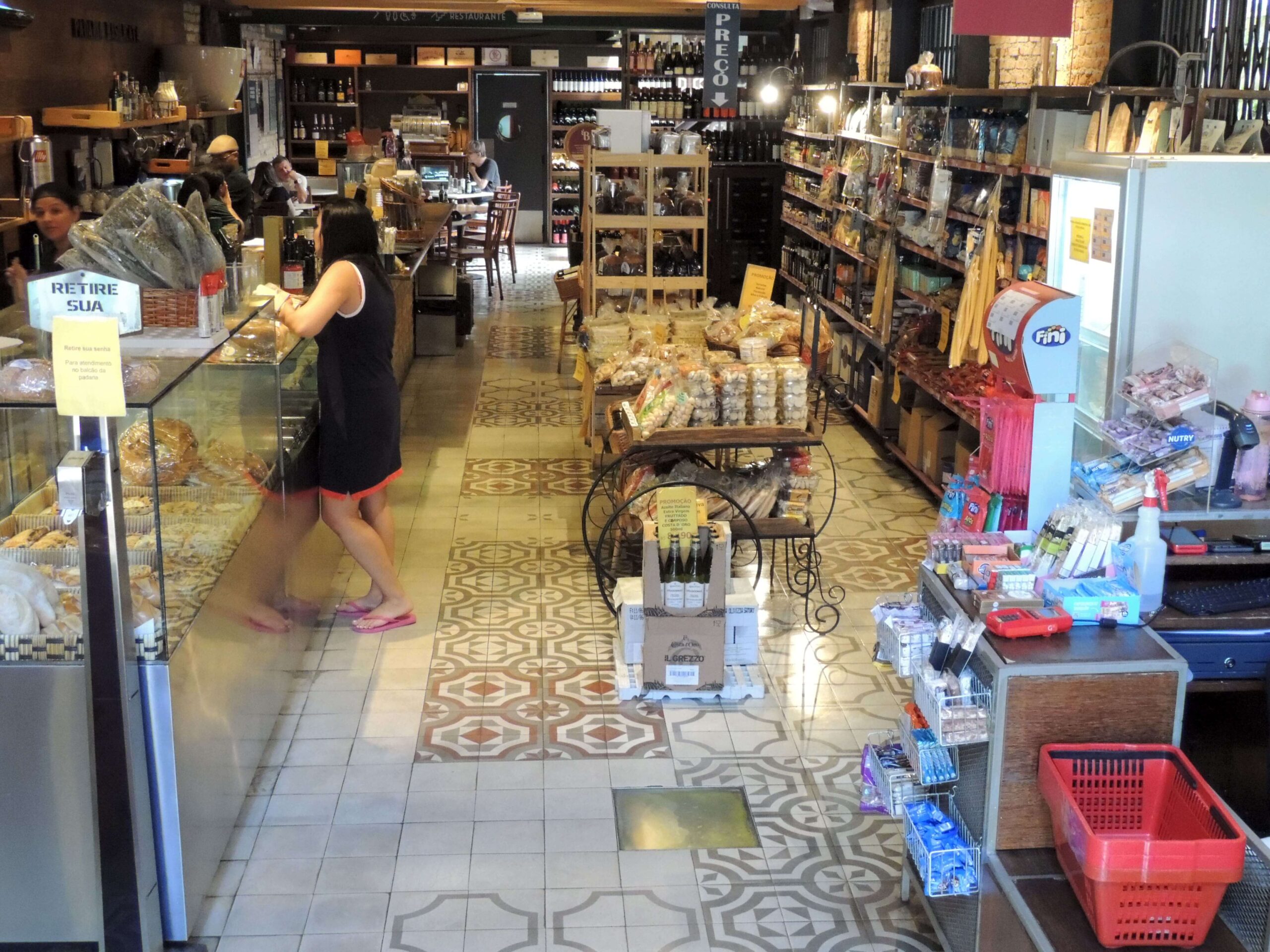 Salão térreo da Basilicata